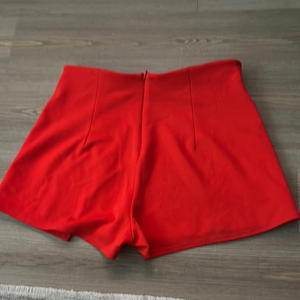 Stylish Red Buttoned Women's Shorts - Picture 2 of 3